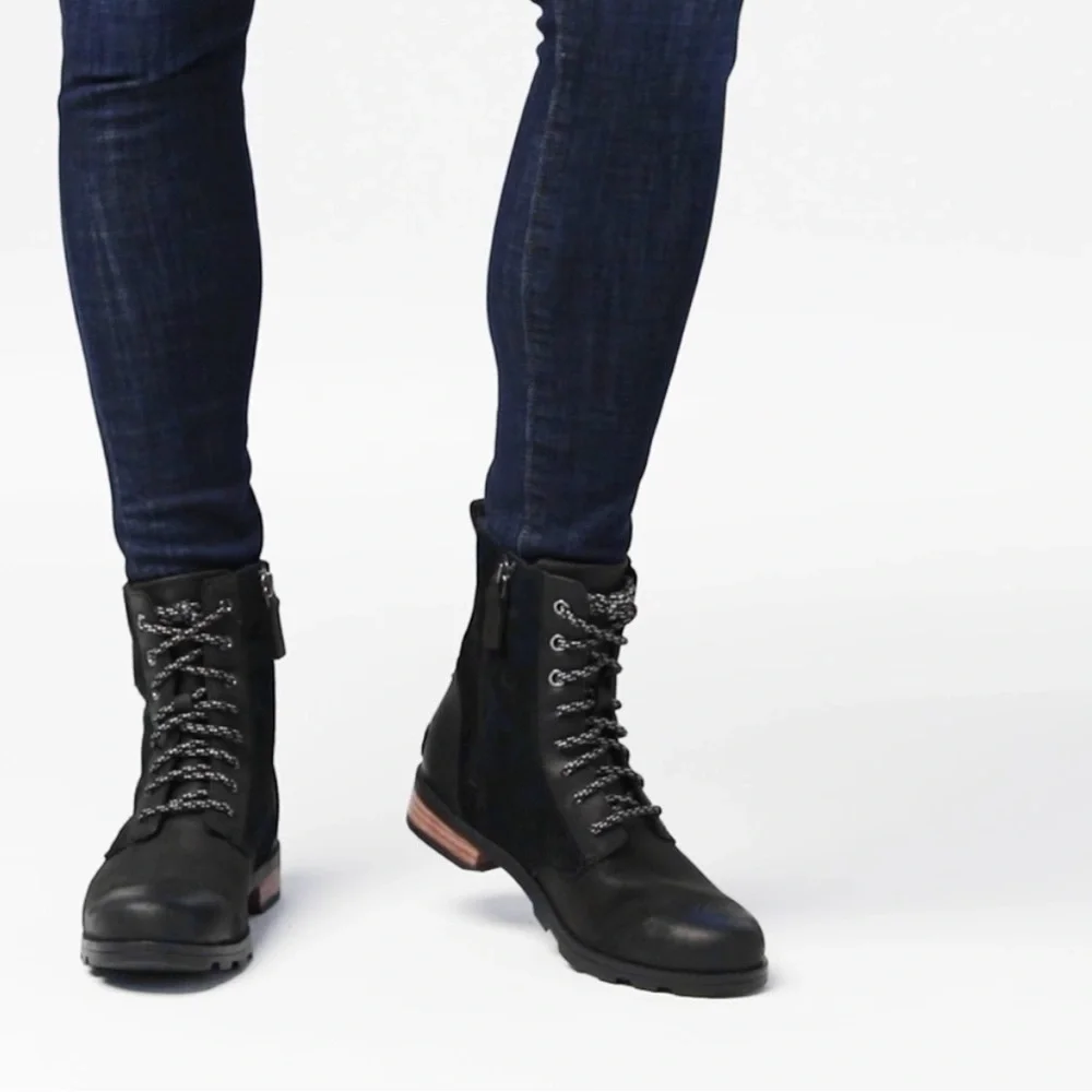 Sorel Emilie Short black leather Lace Boot size 10